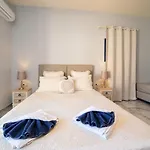Aloe Studios, Waterfront Apartamento *