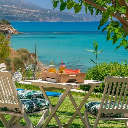 Aloe Studios, Waterfront Karavádhos